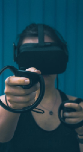 utilisatrice casque de réalité virtuelle
